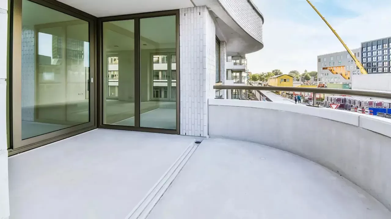 طرق ومواد الأرضيات المقاومة للماء